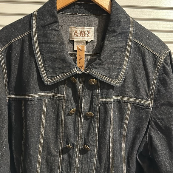 NWT A.M.I. Women’s Tripple Stitched Jeans Jacket with Hook & Eye Closure. - Picture 2 of 10